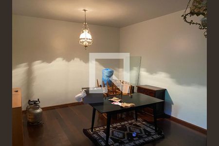 Casa à venda com 200m², 6 quartos e 3 vagas