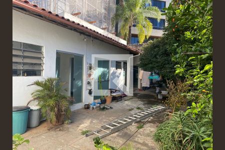 Casa à venda com 200m², 6 quartos e 3 vagas