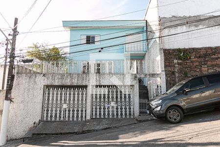 Casa à venda com 200m², 4 quartos e 2 vagas Casa à venda com 200m², 4 quartos e 2 vagasFachada