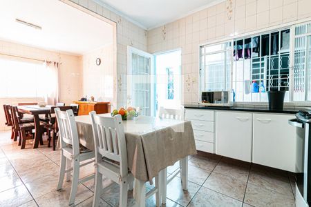 Casa à venda com 200m², 4 quartos e 2 vagas Casa à venda com 200m², 4 quartos e 2 vagasCozinha