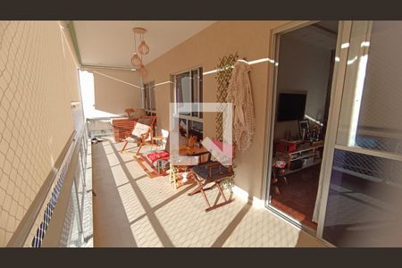 Apartamento à venda com 98m², 2 quartos e 1 vaga Apartamento à venda com 98m², 2 quartos e 1 vagaVaranda