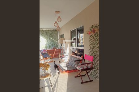 Apartamento à venda com 98m², 2 quartos e 1 vaga Apartamento à venda com 98m², 2 quartos e 1 vagaVaranda