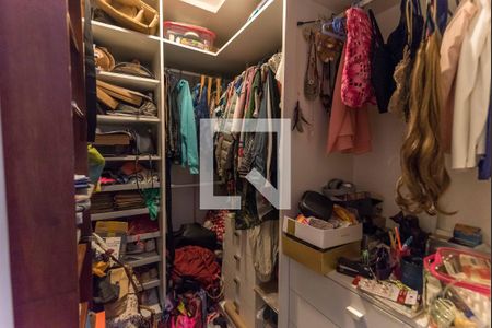 Apartamento à venda com 98m², 2 quartos e 1 vaga Apartamento à venda com 98m², 2 quartos e 1 vagaCloset da suíte