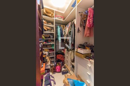 Apartamento à venda com 98m², 2 quartos e 1 vaga Apartamento à venda com 98m², 2 quartos e 1 vagaCloset da suíte