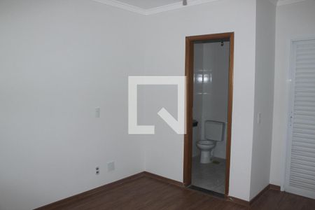 Casa à venda com 115m², 3 quartos e 5 vagasSuíte