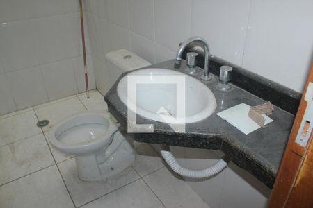 Casa à venda com 108m², 3 quartos e 2 vagasBanheiro