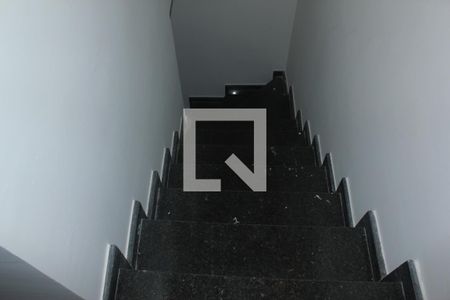 Casa à venda com 108m², 3 quartos e 2 vagasEscada