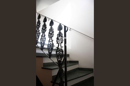 Casa à venda com 206m², 3 quartos e 2 vagasEscada