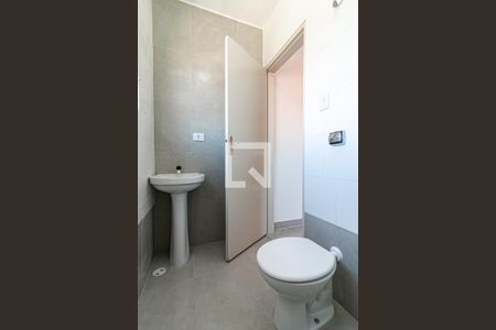 Banheiro de casa para alugar com 1 quarto, 48m² em Penha de França, São Paulo