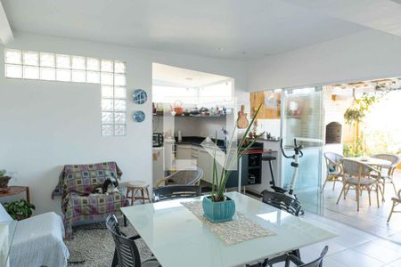 Apartamento à venda com 200m², 2 quartos e 2 vagas Apartamento à venda com 200m², 2 quartos e 2 vagasEspaço Gourmet