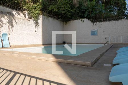 Apartamento à venda com 200m², 2 quartos e 2 vagas Apartamento à venda com 200m², 2 quartos e 2 vagasÁrea comum - Piscina