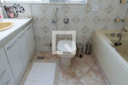 Apartamento à venda com 200m², 2 quartos e 2 vagas Apartamento à venda com 200m², 2 quartos e 2 vagasBanheiro da Suíte