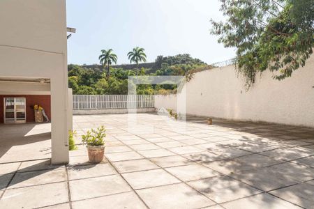 Apartamento à venda com 200m², 2 quartos e 2 vagas Apartamento à venda com 200m², 2 quartos e 2 vagasÁrea Comum - Playground