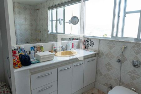 Apartamento à venda com 200m², 2 quartos e 2 vagas Apartamento à venda com 200m², 2 quartos e 2 vagasBanheiro da Suíte