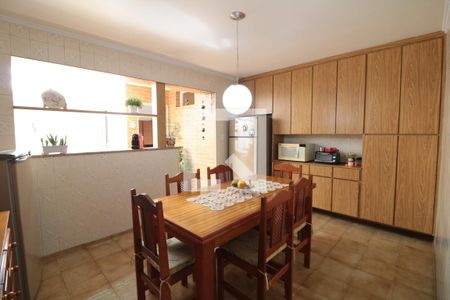 Casa à venda com 153m², 4 quartos e 2 vagasCopa e Cozinha 