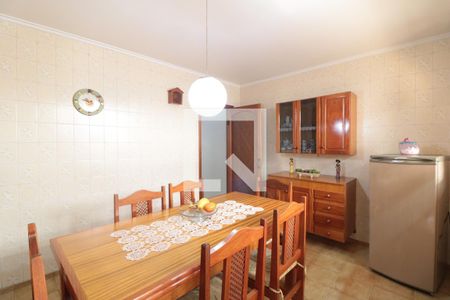 Casa à venda com 153m², 4 quartos e 2 vagasCopa e Cozinha 