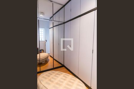 Casa de condomínio para alugar com 750m², 4 quartos e 2 vagas Casa de condomínio para alugar com 750m², 4 quartos e 2 vagasCloset da suíte 1 - 2° andar