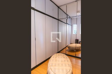 Casa de condomínio para alugar com 750m², 4 quartos e 2 vagas Casa de condomínio para alugar com 750m², 4 quartos e 2 vagasCloset da suíte 1 - 2° andar