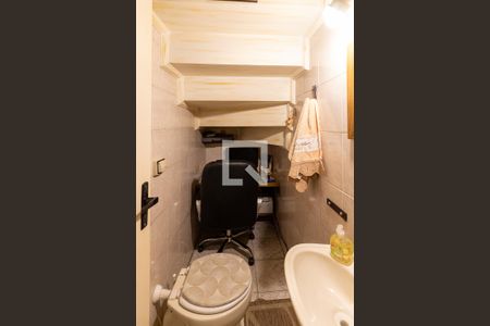 Casa à venda com 120m², 2 quartos e 1 vaga Casa à venda com 120m², 2 quartos e 1 vagaCyber Banheiro