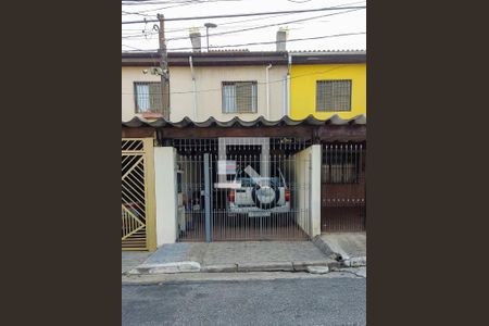 Casa à venda com 120m², 2 quartos e 1 vaga Casa à venda com 120m², 2 quartos e 1 vagaFachada