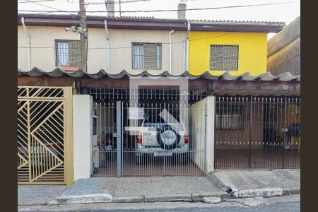 Casa à venda com 120m², 2 quartos e 1 vaga Casa à venda com 120m², 2 quartos e 1 vagaFachada