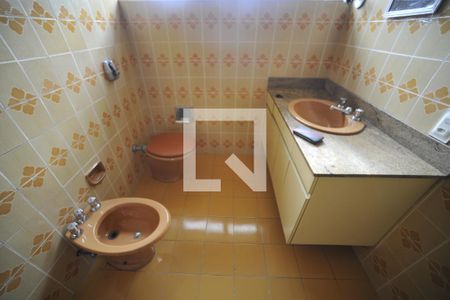 Casa à venda com 240m², 3 quartos e 3 vagasBanheiro