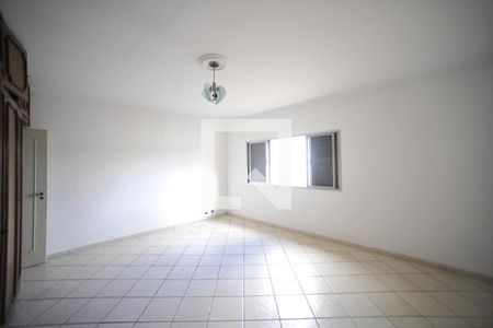 Casa à venda com 240m², 3 quartos e 3 vagasSuíte