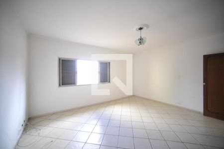 Casa à venda com 240m², 3 quartos e 3 vagasSuíte