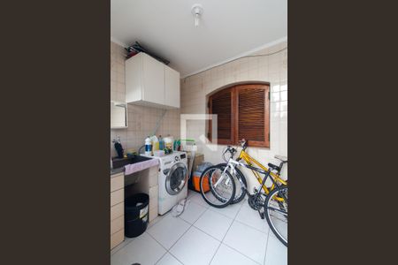 Casa à venda com 180m², 3 quartos e 4 vagas Casa à venda com 180m², 3 quartos e 4 vagasÁrea de serviço e quintal