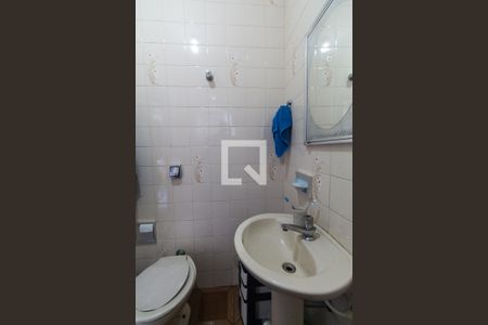 Casa à venda com 180m², 3 quartos e 4 vagas Casa à venda com 180m², 3 quartos e 4 vagasBanheiro 2