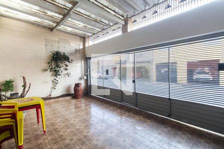 Casa à venda com 180m², 3 quartos e 4 vagas Casa à venda com 180m², 3 quartos e 4 vagasGaragem