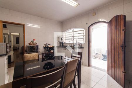 Casa à venda com 180m², 3 quartos e 4 vagas Casa à venda com 180m², 3 quartos e 4 vagasCozinha