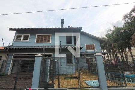 Casa à venda com 333m², 4 quartos e 5 vagas Casa à venda com 333m², 4 quartos e 5 vagasFachada casa