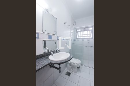 Casa à venda com 333m², 4 quartos e 5 vagas Casa à venda com 333m², 4 quartos e 5 vagasBanheiro social