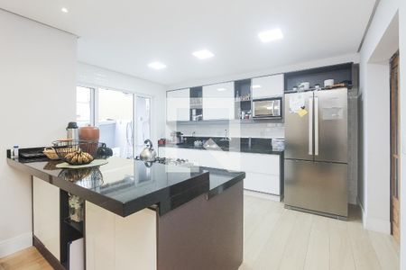 Casa à venda com 333m², 4 quartos e 5 vagas Casa à venda com 333m², 4 quartos e 5 vagasCozinha