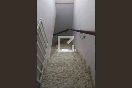 Casa à venda com 280m², 4 quartos e 2 vagasEscada