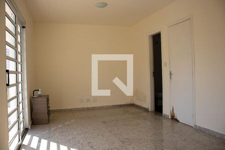 Casa à venda com 350m², 5 quartos e 2 vagasSala