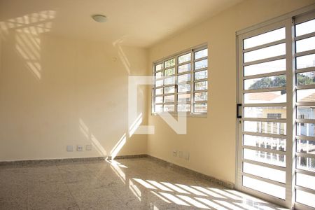 Casa à venda com 350m², 5 quartos e 2 vagasSala