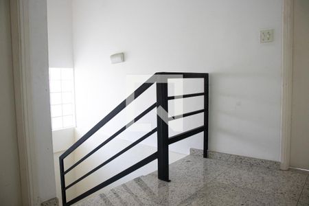 Casa à venda com 350m², 5 quartos e 2 vagasEscada