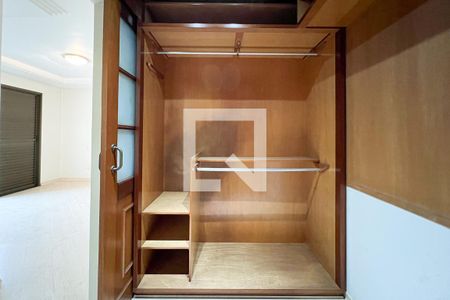 Apartamento à venda com 160m², 4 quartos e 3 vagasQuarto 4 - Closet