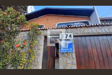 Casa à venda com 258m², 3 quartos e 4 vagas Casa à venda com 258m², 3 quartos e 4 vagasPlaquinha