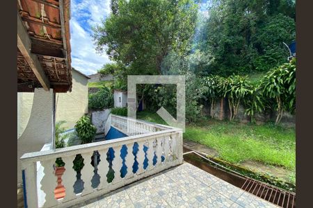 Casa à venda com 300m², 4 quartos e 2 vagas Casa à venda com 300m², 4 quartos e 2 vagasTerraço