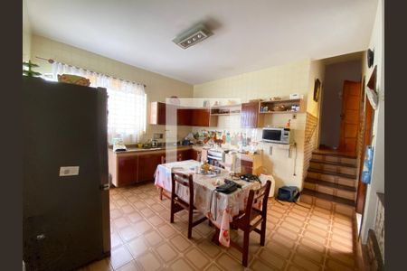 Casa à venda com 300m², 4 quartos e 2 vagas Casa à venda com 300m², 4 quartos e 2 vagasCozinha