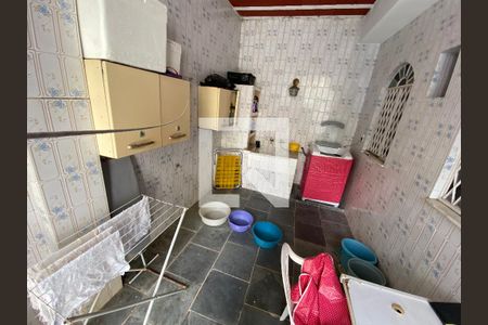 Casa à venda com 300m², 4 quartos e 2 vagas Casa à venda com 300m², 4 quartos e 2 vagasÁrea de Serviço