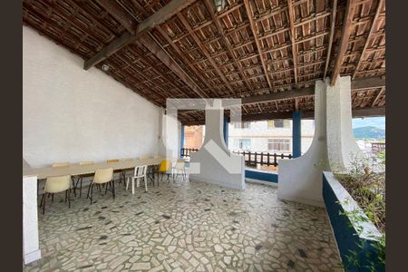 Casa à venda com 300m², 4 quartos e 2 vagas Casa à venda com 300m², 4 quartos e 2 vagasTerraço