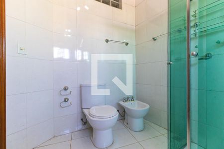 Casa à venda com 289m², 4 quartos e 2 vagasBanheiro da suíte 1