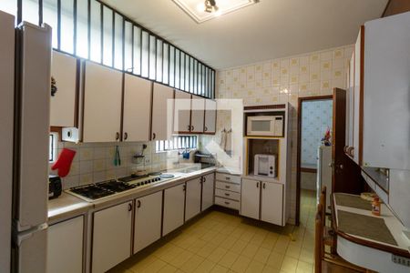 Casa à venda com 223m², 3 quartos e 4 vagas