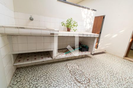 Casa à venda com 223m², 3 quartos e 4 vagas