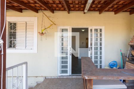 Casa à venda com 250m², 4 quartos e 2 vagas Casa à venda com 250m², 4 quartos e 2 vagasVaranda