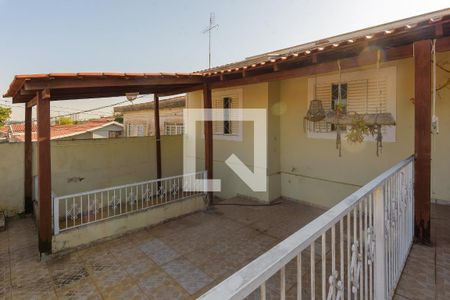 Casa à venda com 250m², 4 quartos e 2 vagas Casa à venda com 250m², 4 quartos e 2 vagasVaranda